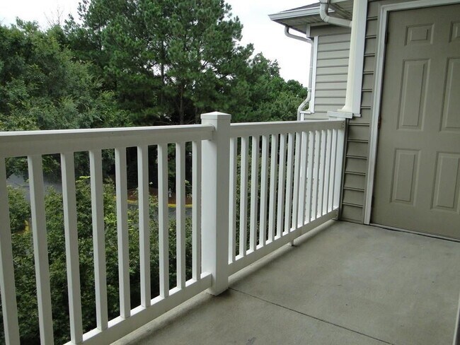 Building Photo - 2700 Pine Tree Rd NE