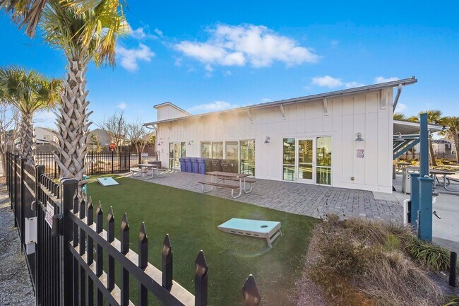 Building Photo - 4829 Hawkins Dr