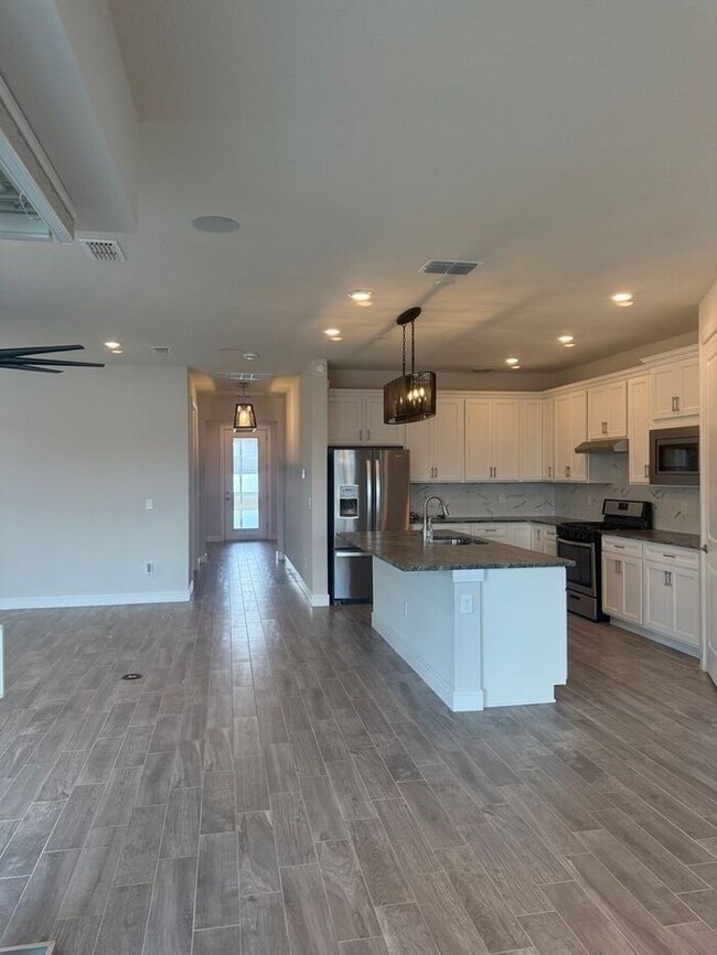 Building Photo - ISLES OF LAKE NONA POOL HOME!!