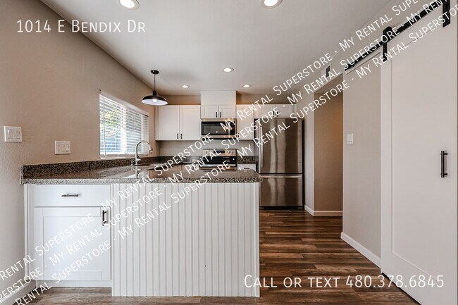 Building Photo - 1014 E Bendix Dr