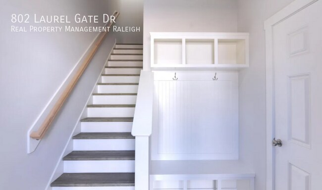 Building Photo - 802 Laurel Gate Dr