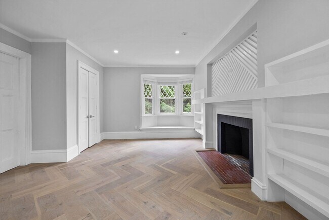 Building Photo - 476 Heath St