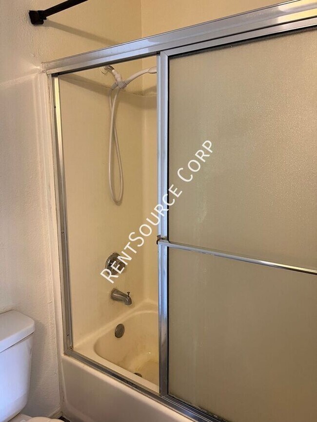 Building Photo - 15582 L St