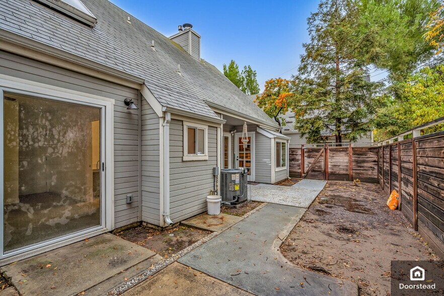 Building Photo - 1714 Somerset Pl