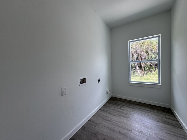 Building Photo - 1223 Koltenborn Rd