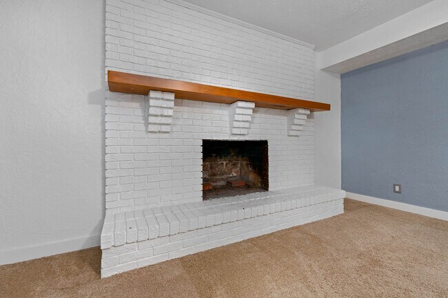 Building Photo - JC Rental Available. Prime location