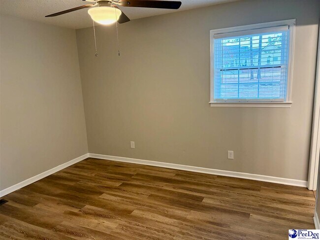 Building Photo - 1052 Wellington Dr