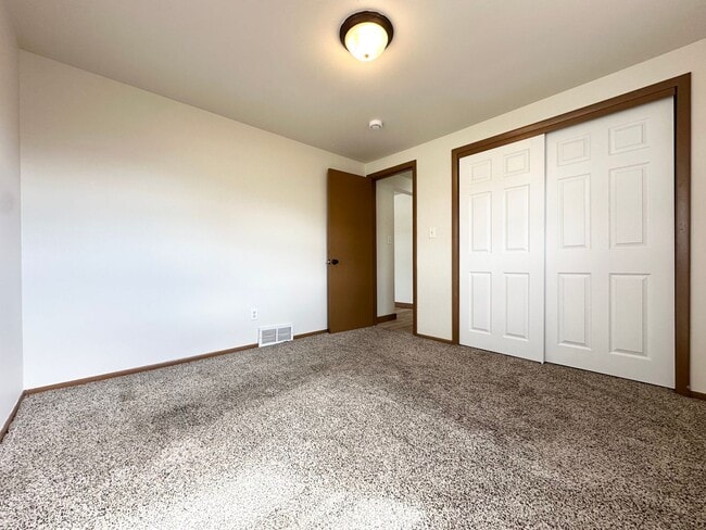 Building Photo - 2652 Sherry Ln