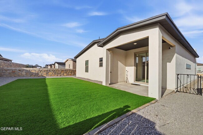 Building Photo - 3741 Peak Pl