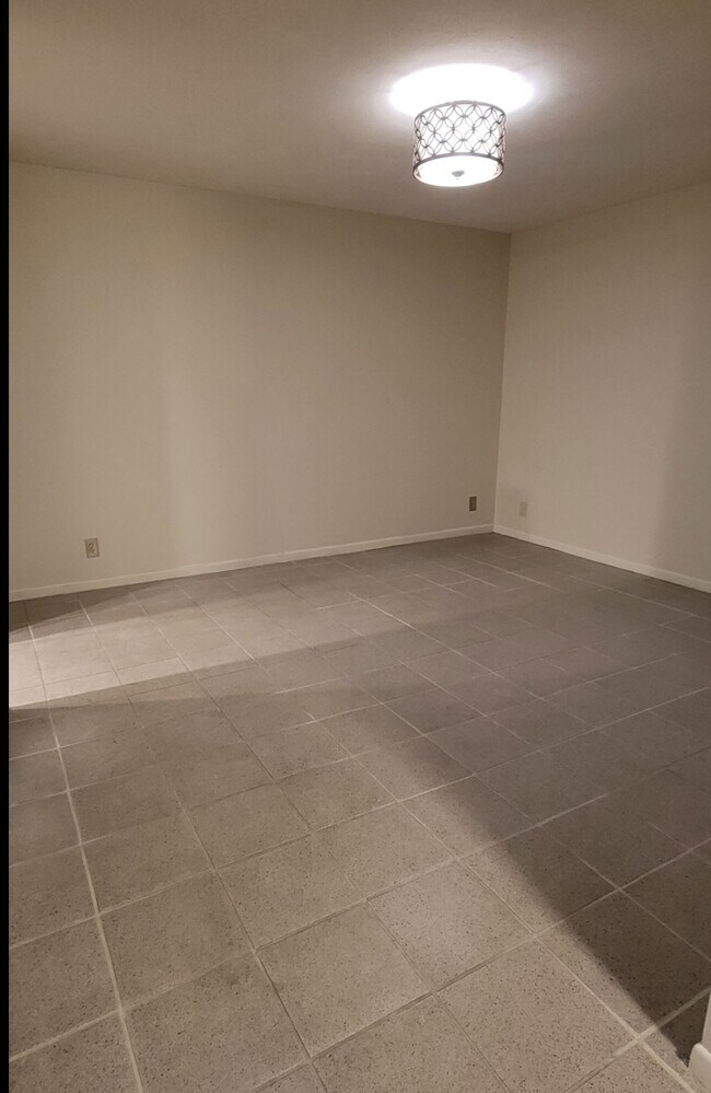 Dining room - 2805 Ponca St