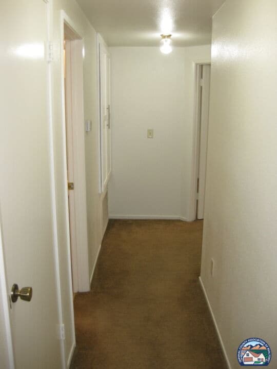 Building Photo - 1100 Rodeo Dr