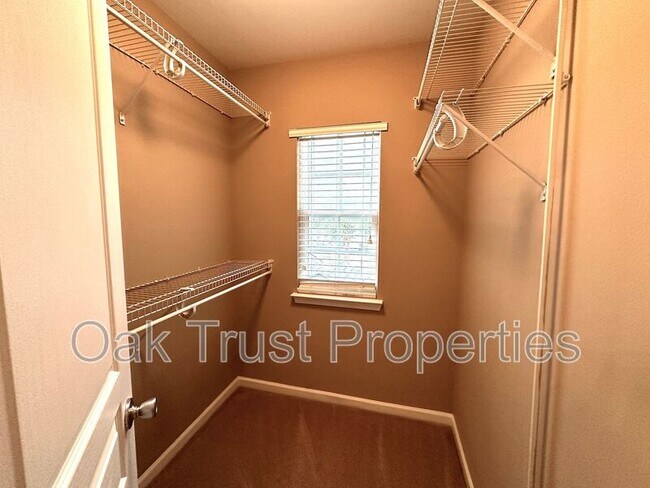 Building Photo - 5150 Trump St