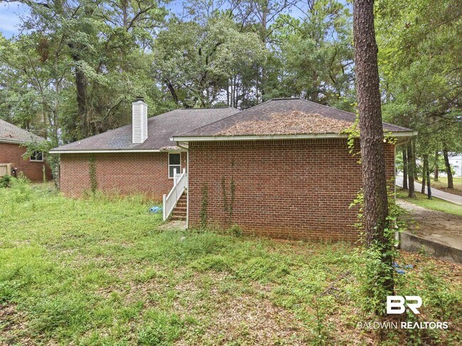 Building Photo - 905 Ryan Ave