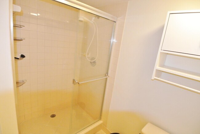 Building Photo - 1201 Seafarer Cir