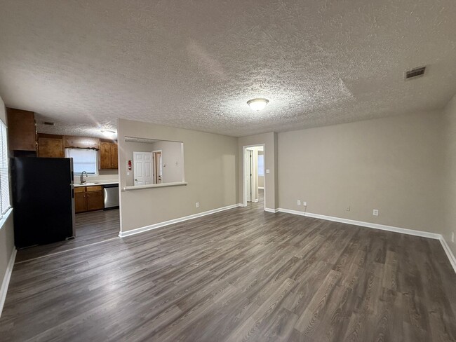 Building Photo - 2071 Cantrell Ln
