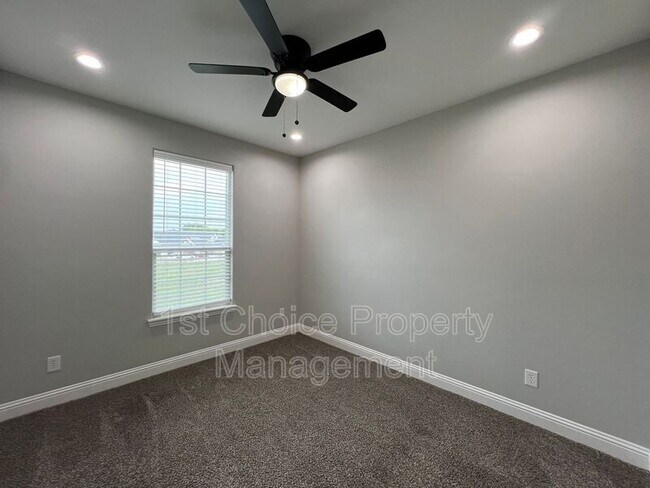 Building Photo - 5413 Harrys Pl