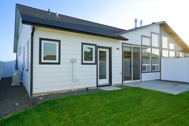 Building Photo - Just Completed  Beautiful Two Bedroom Two ...