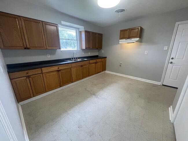 Building Photo - 2722 Delille St