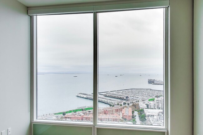 Building Photo - Luxury High-Rise Living | Stunning Bay Bridge Views from the 31st Floor