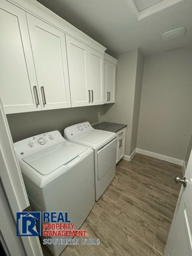 Building Photo - River Trail Townhome