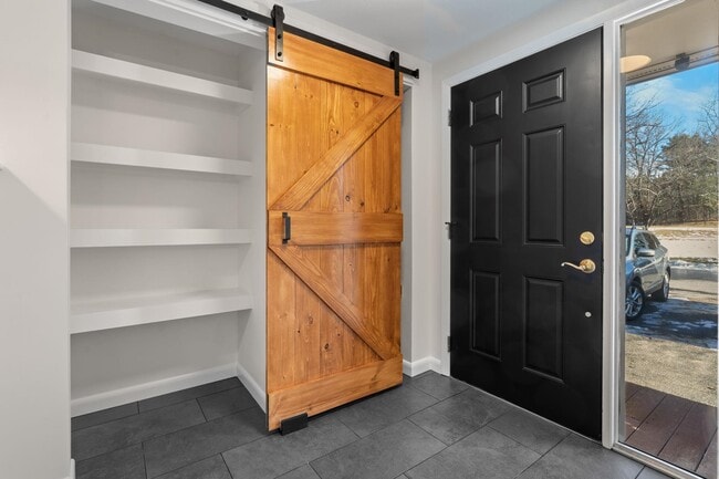 Building Photo - 2 Rockingham Ct