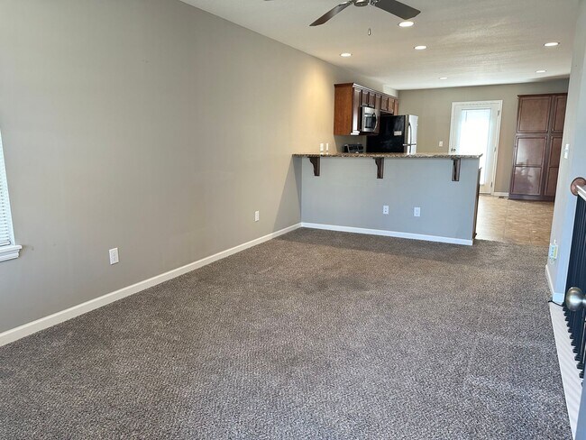 Building Photo - 2 Bed | 2 Bath | 1 Car Attached Villa with Unfinished Basement