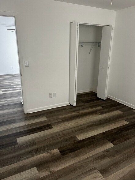 Building Photo - 3950 SE 19th Ave