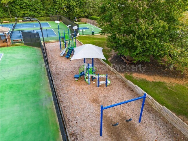 Building Photo - 11080 Crabapple Lake Dr