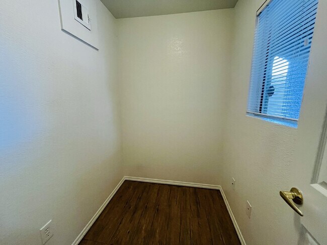 Building Photo - 18250 N Cave Creek Rd
