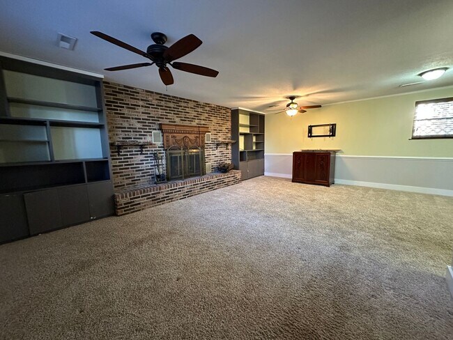 Building Photo - Farragut Cul-de-Sac Home on ½ Acre | 3BR + Sunroom | Walk to Greenway & Farragut HS