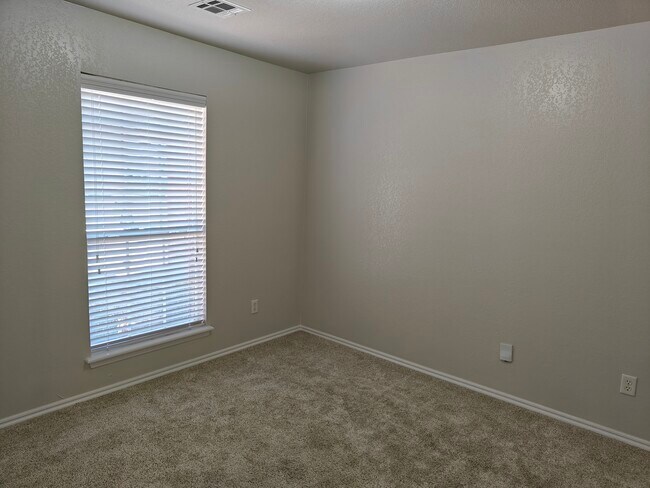 Building Photo - 809 Regiment Way