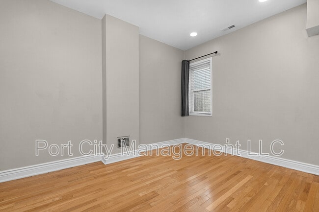 Building Photo - 430 W 23rd St