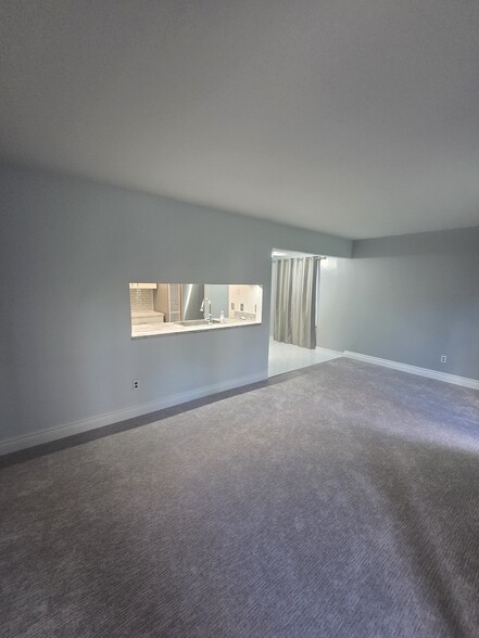 Living room and dining room from front door - 1095 Green Meadows Dr