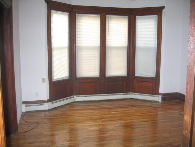 Building Photo - 16 46th St