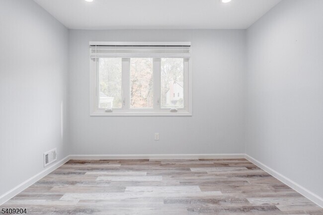 Building Photo - 111 Patriots Rd