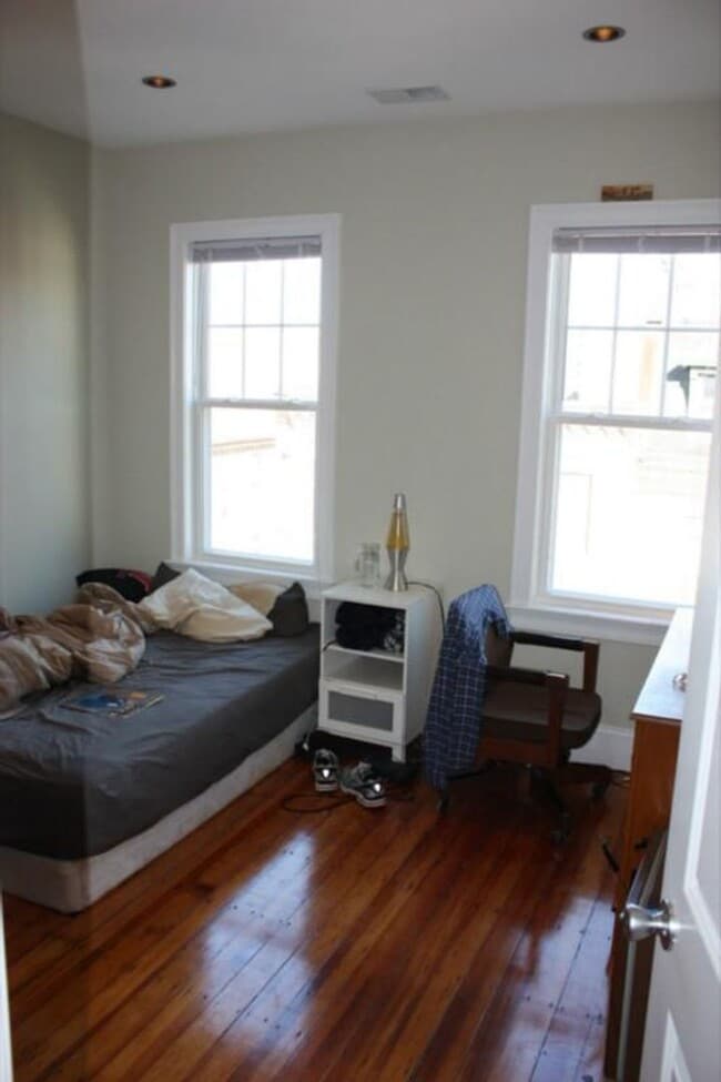 Building Photo - Renovated 5-Bedroom in Mission Hill | Central Air | In-Unit Laundry | 9/1