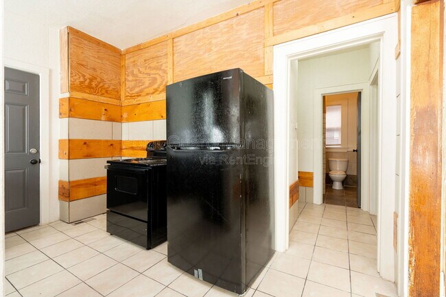 Building Photo - 423 N Emporia Ave