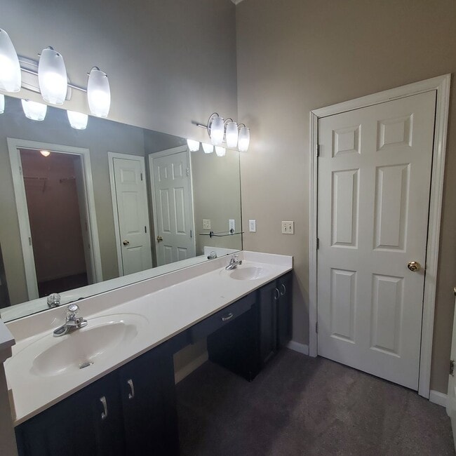 Building Photo - 3 Bedroom 2 Bath in Cordova off near Trinity and Sanga
