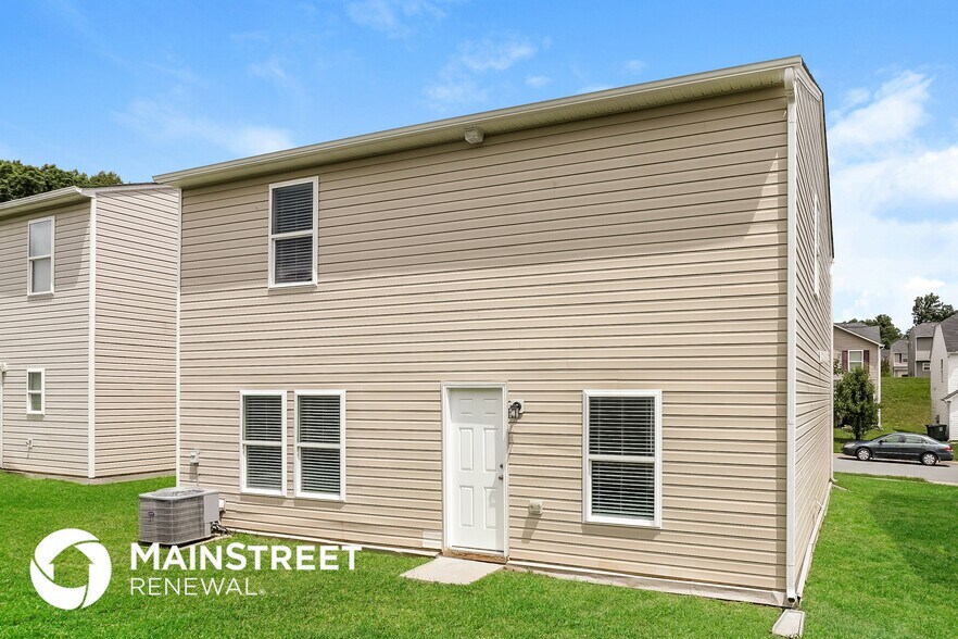 Building Photo - 3906 Vershire Ave