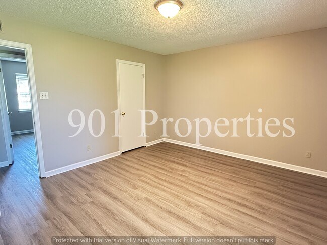 Building Photo - 383 Colonial Dr