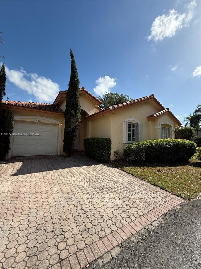 Building Photo - 5858 NW 113th Pl