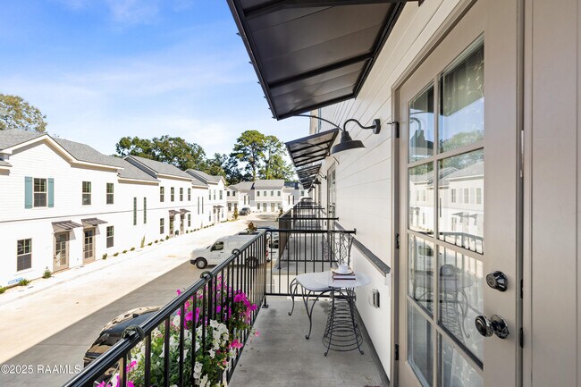 Building Photo - 204 Steiner Oaks