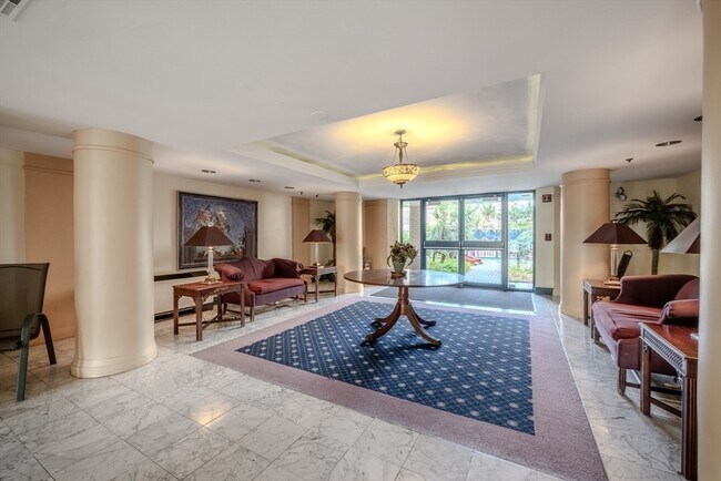 Building Photo - 170 Gore St