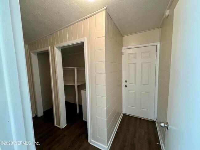 Building Photo - 6138 Catoma St