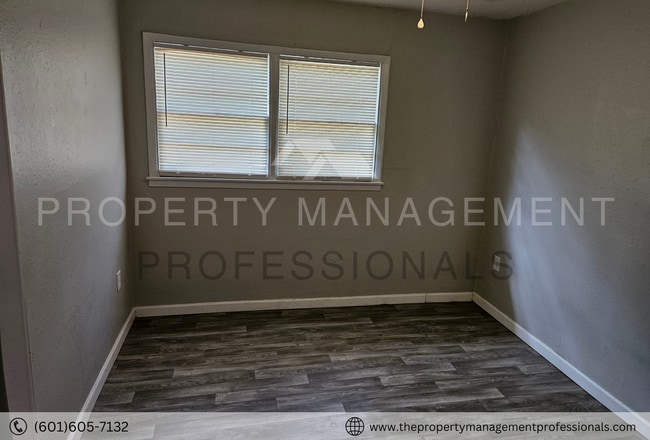 Building Photo - 1324 Marydale Dr