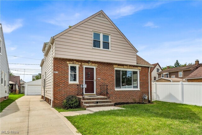 Building Photo - 6911 Farnsworth Dr