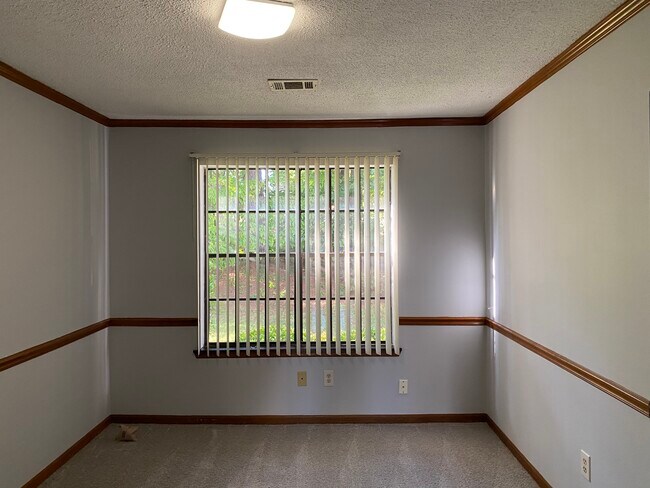 Building Photo - 4068 Buckingham Pl