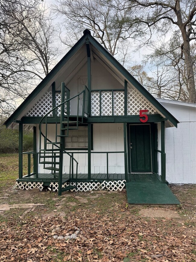 Building Photo - 900 Mohawk Dr