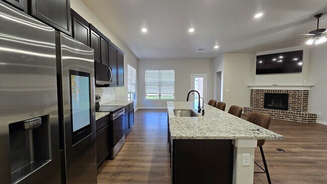 Building Photo - 512 Savannah St