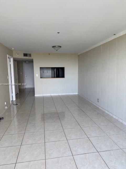 Building Photo - 2555 Collins Ave